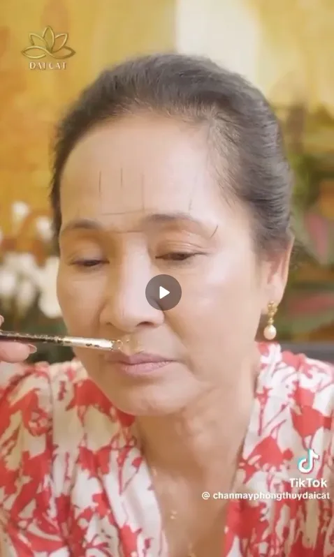 Hàng loạt video nghệ sĩ Việt quảng cáo chân mày phong thủy biến mất - 4