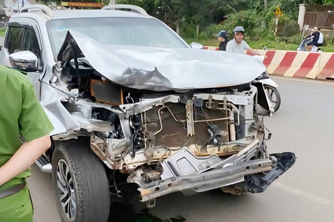 Ôtô gây tai nạn liên hoàn. Ảnh: Ngọc Oanh