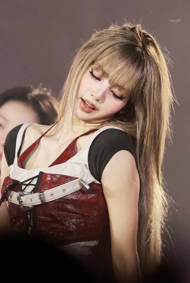 Những khoảnh khắc mê hồn của Lisa trong concert Deadline.