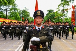 Chiến sĩ CAND vượt nắng, rèn ý chí trên thao trường A80