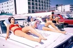 Quan hệ Mỹ - Iran thời vàng son: Phụ nữ Tehran mặc bikini đi biển, tiệc tùng thâu đêm