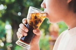 6 thói quen uống nước tưởng vô hại nhưng âm thầm gây suy thận