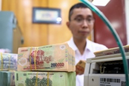 Kinh doanh - Ngân hàng rao bán khoản nợ trăm tỷ, giảm giá hơn 34% chỉ sau 1 tháng