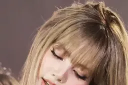 Lisa (BlackPink) bị chê mặc phản cảm