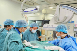 Nửa đêm, vợ nhanh trí giúp chồng sống sót từ dấu hiệu lạ