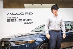 Kỹ sư trưởng của Honda gây chú ý với mái tóc cực  " chất " 