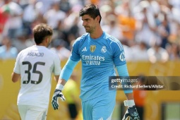 Real thua PSG bị chê nghiệp dư, Courtois chỉ trích đồng đội không nghe lời Alonso