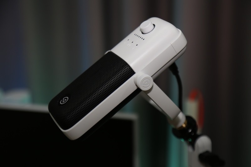 Ảnh thực tế&nbsp;Elgato Wave 3 khi lắp đặt lên giá đỡ.