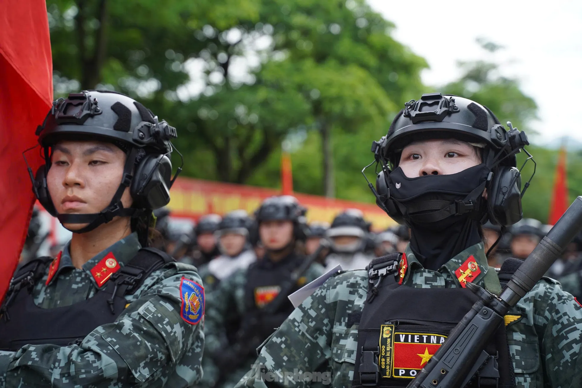 &#39;Hoa thép&#39; nở trên thao trường - 11
