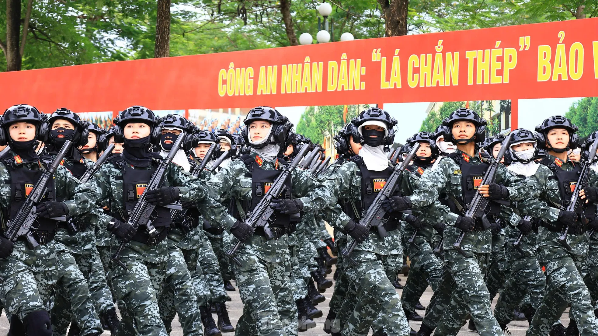 &#39;Hoa thép&#39; nở trên thao trường - 3