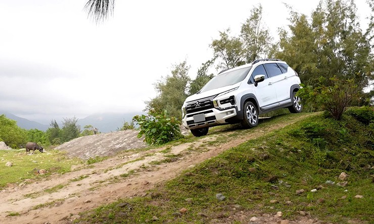 Giá xe Mitsubishi Xpander Cross tháng 6/2025, ưu đãi tới 75 triệu đồng - 1