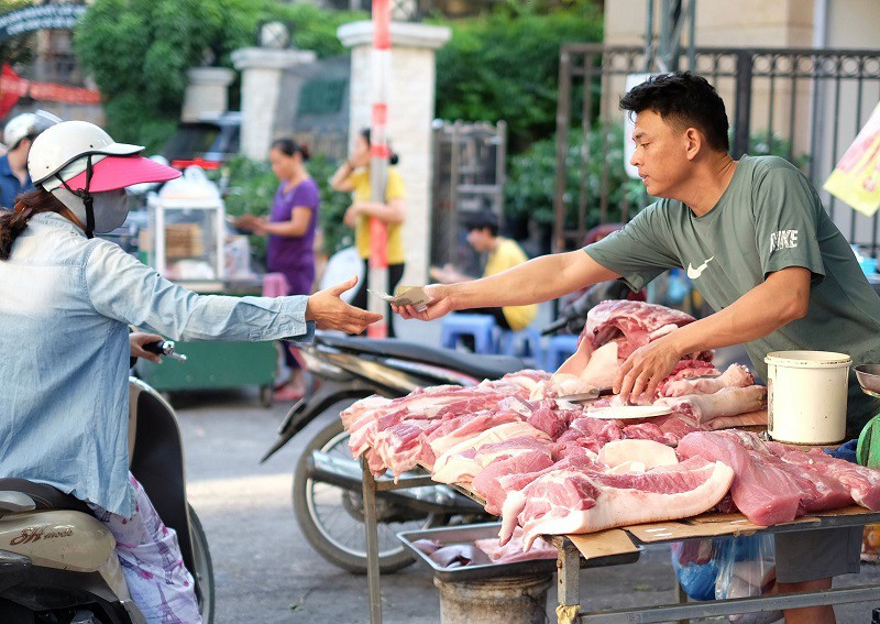 Nhiều người cho rằng đi chợ theo tuần sẽ chi tiêu hợp lý hơn.