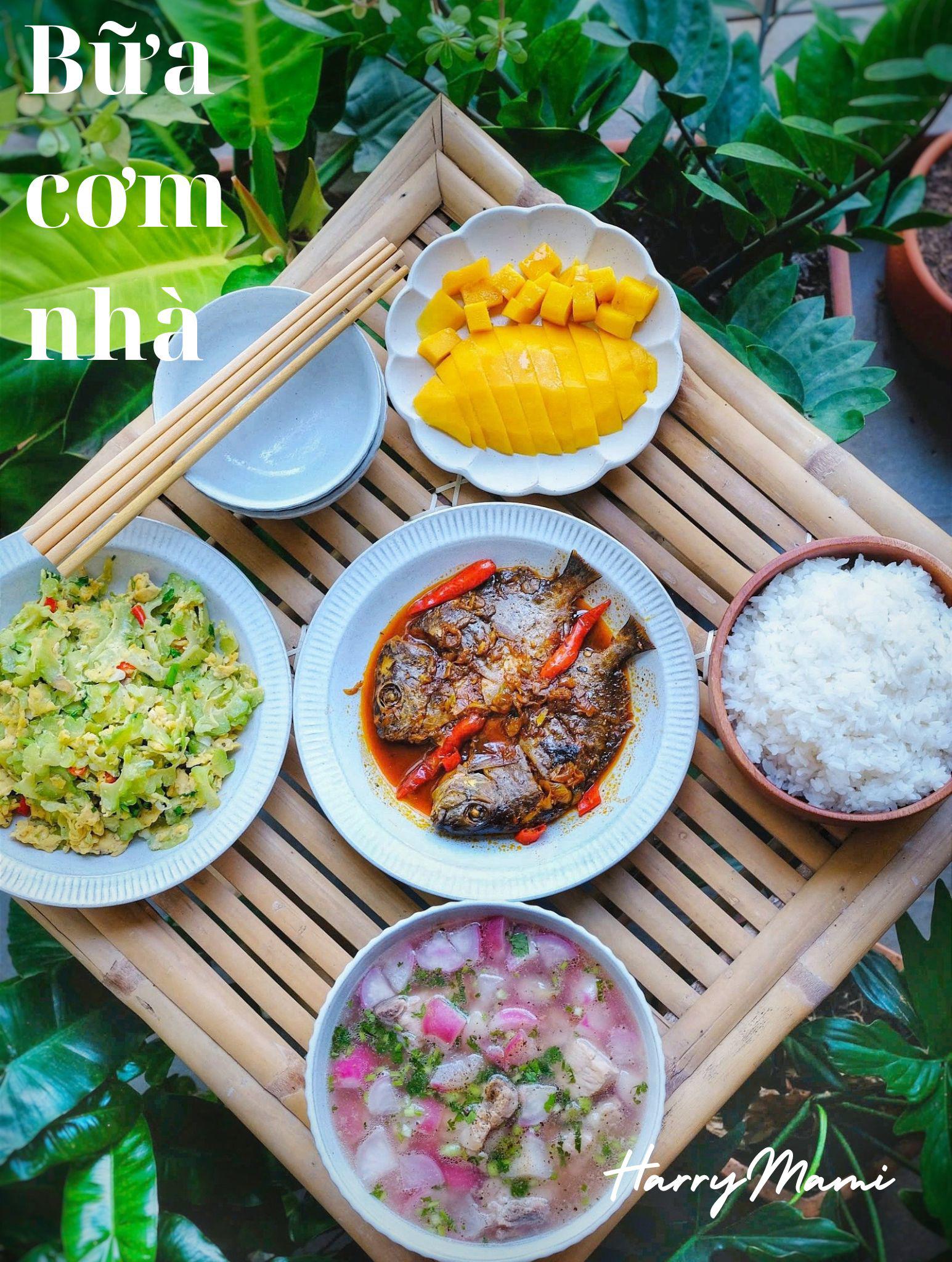 Cá dìa kho - Canh củ cải đỏ nấu sườn - Khổ qua xào trứng - Xoài chín