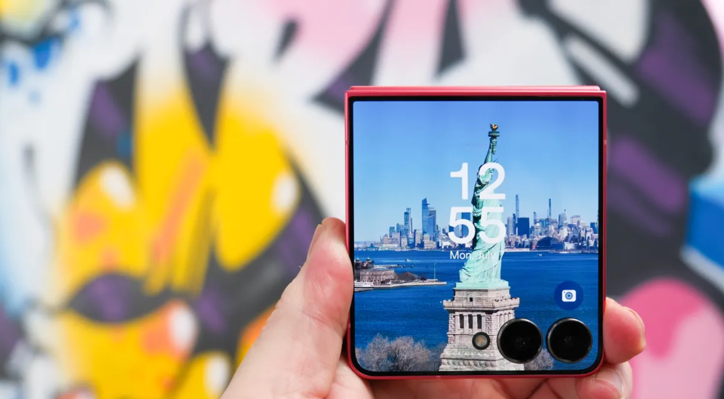 Trên tay Galaxy Z Flip 7 FE giá 