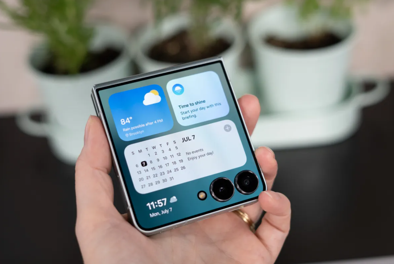 Trên tay Galaxy Z Flip 7 FE giá 