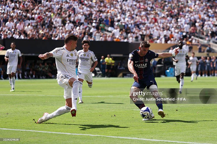 Fabian Ruiz (áo sẫm) thi đấu tuyệt hay trước Real Madrid