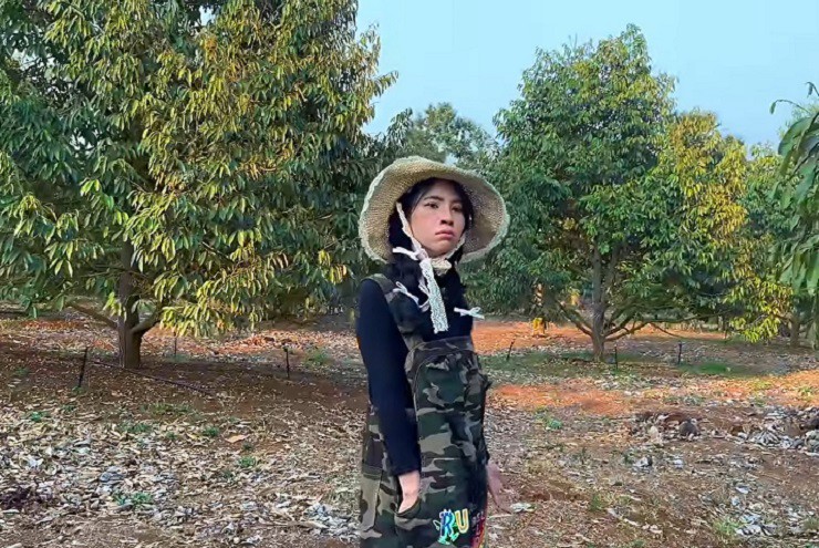 Công việc chính của Hồng Thơ hiện nay là canh tác nông nghiệp.