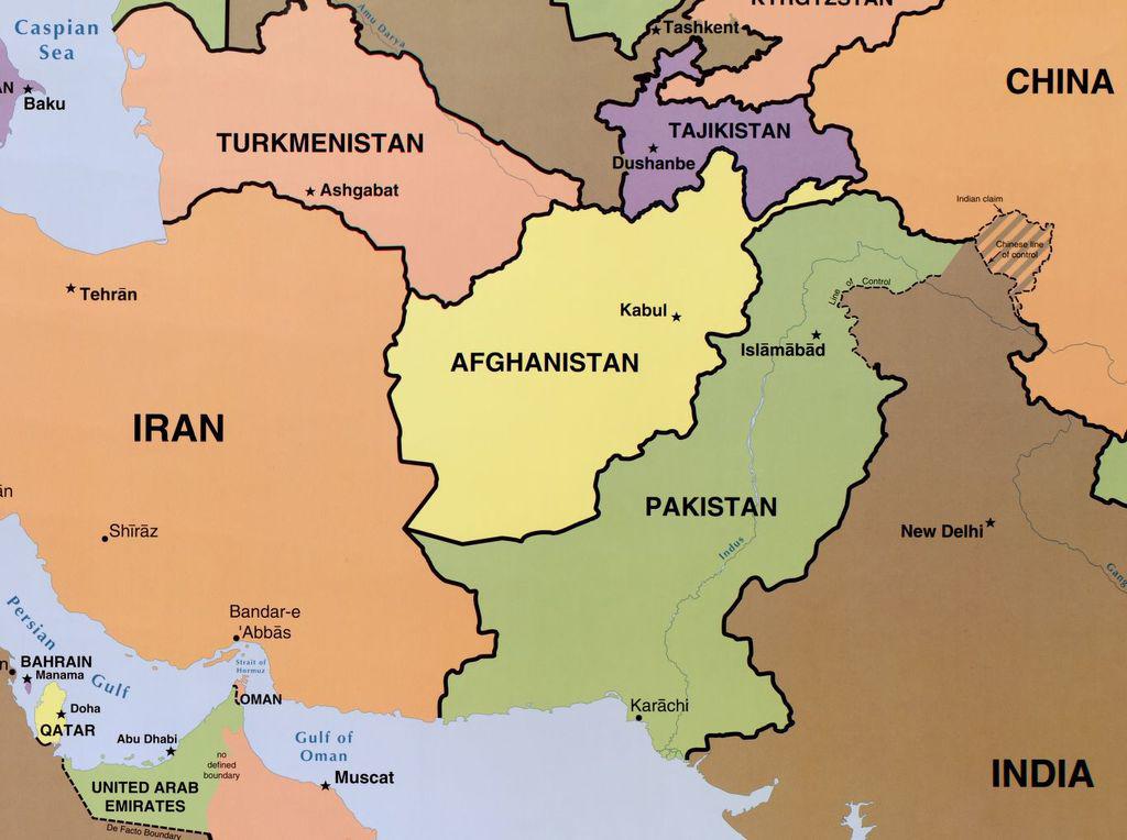 Trong cuộc xung đột Liên Xô - Afghanistan, Pakistan đóng vai trò là trung tâm hậu cần, trung chuyển vũ khí cho các nhóm Mujahideen. 