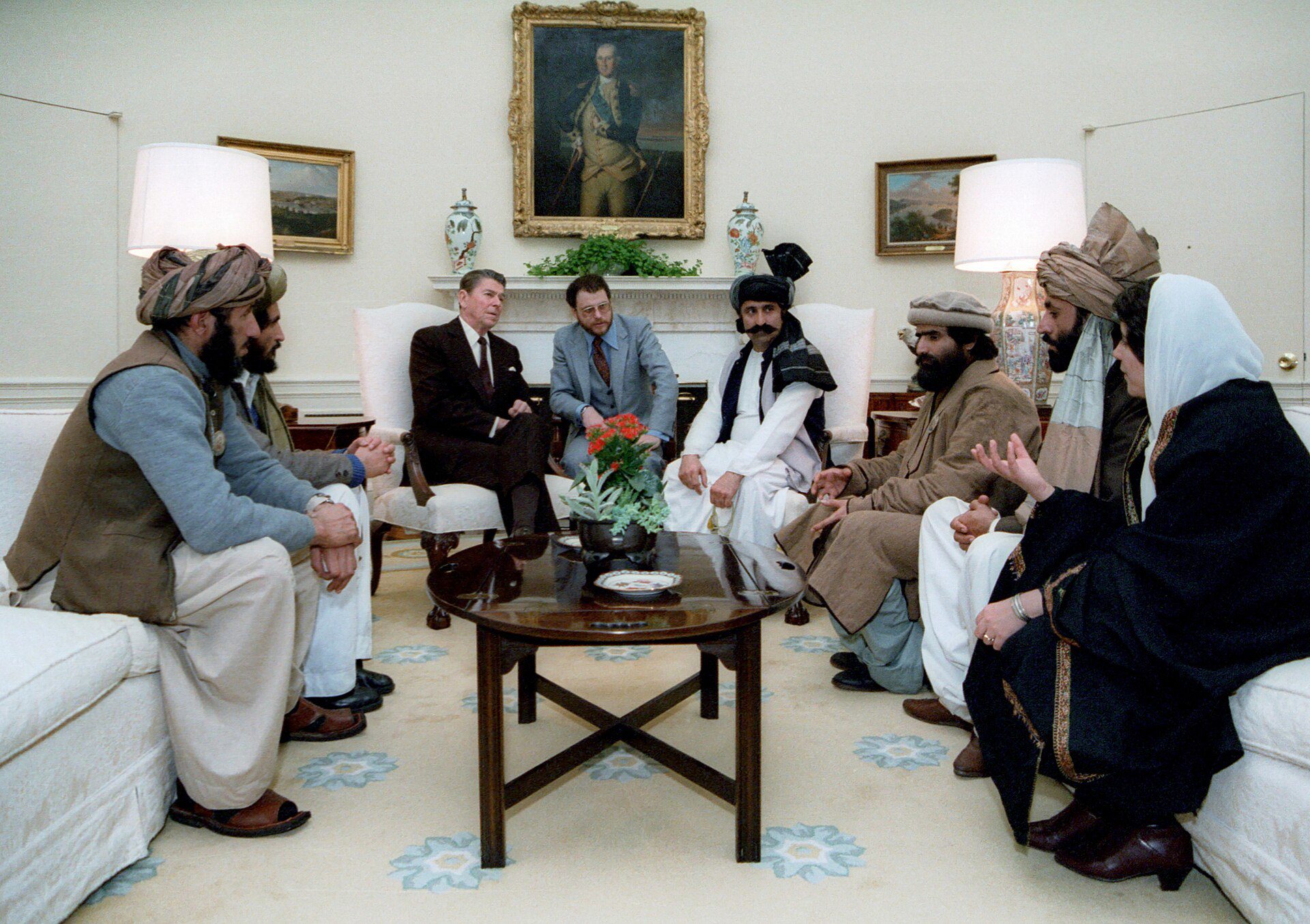 Tổng thống Mỹ Ronald Reagan gặp các lãnh đạo lực lượng Mujahideen ở Nhà Trắng vào năm 1983.