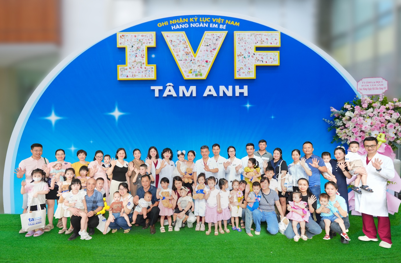 Hệ thống BVĐK Tâm Anh xác lập kỷ lục “Ngày hội quy tụ các em bé sinh ra nhờ kỹ thuật hỗ trợ sinh sản IUI và IVF nhiều nhất tại Việt Nam”.