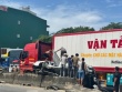 3 người trong ô tô thoát chết trong gang tấc sau cú va chạm kinh hoàng với container