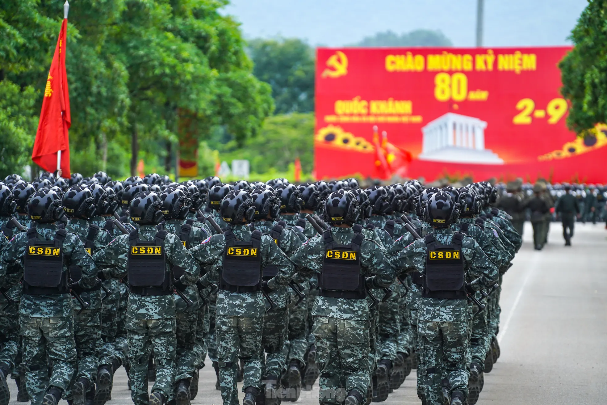 Chiến sĩ CAND vượt nắng, rèn ý chí trên thao trường A80 - 9
