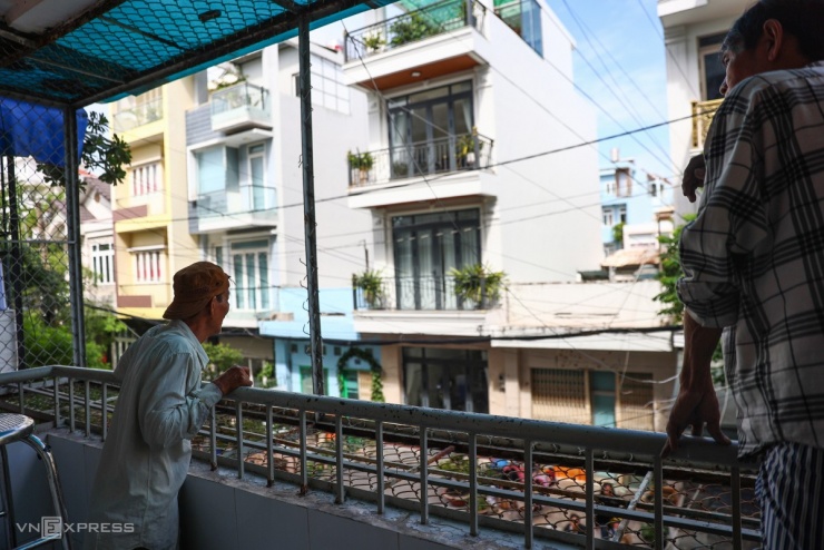 Hàng loạt hộ dân dỡ &#39;chuồng cọp&#39; ở cư xá sau vụ cháy làm 8 người chết - 5