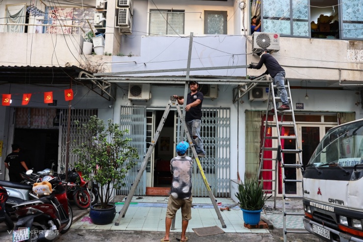 Hàng loạt hộ dân dỡ &#39;chuồng cọp&#39; ở cư xá sau vụ cháy làm 8 người chết - 6