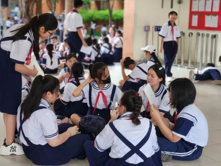 Giờ ra chơi của học sinh Trường THCS Lê Văn Tám, TP.HCM. Ảnh: NGUYỄN QUYÊN