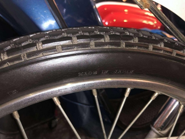 Lốp zin vẫn còn rất mới. 