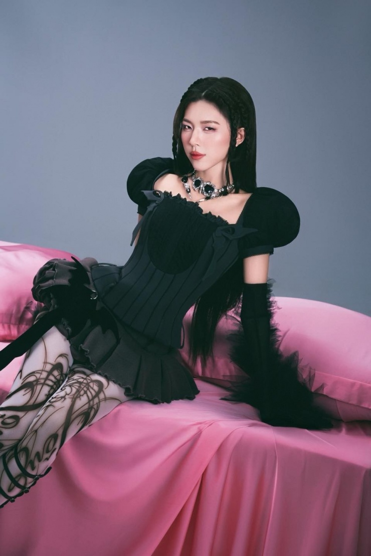 Sau những thành tích vừa qua, Lamoon bày tỏ sự biết ơn dành cho á hậu Mâu Thủy - giáo viên dạy catwalk cho cô.