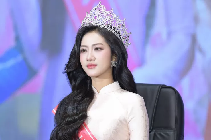 Hà Trúc Linh ghi điểm với truyền thông vì cách ứng xử khôn khéo và vẫn chân thật, gần gũi. Ảnh: Dương Triều.