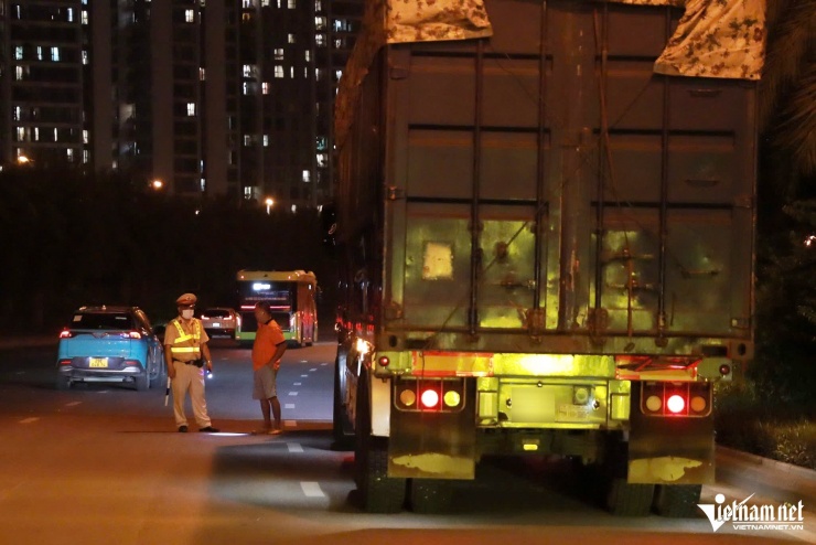 CSGT bật máy kiểm tra ‘thứ không biết nói dối’, tài xế chỉ biết gật đầu nhận lỗi - 2