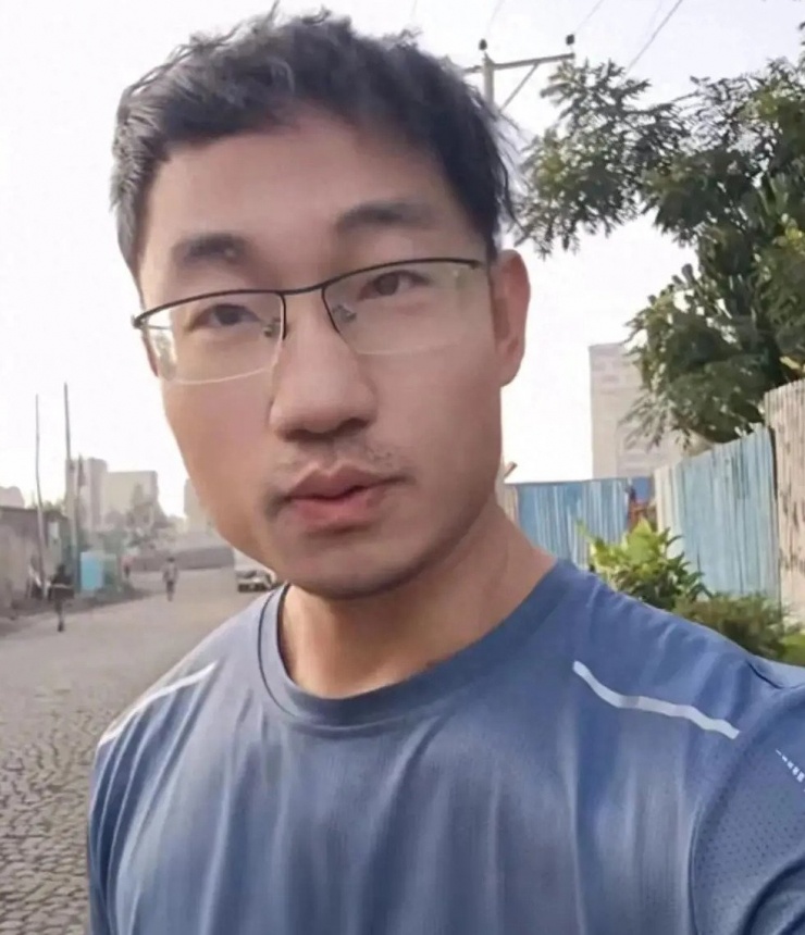 Lý Dương nỗ lực vươn lên nhờ học hành. Ảnh: Sohu