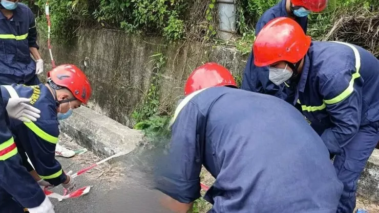 Thi thể nạn nhân được bàn giao cho lực lượng có thẩm quyền để thụ lý.