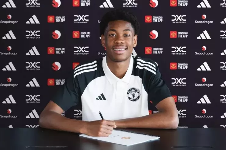 MU công bố tân binh thứ ba trên thị trường chuyển nhượng mùa hè là Kana-Biyik. ẢNH: MANCHESTER UNITED