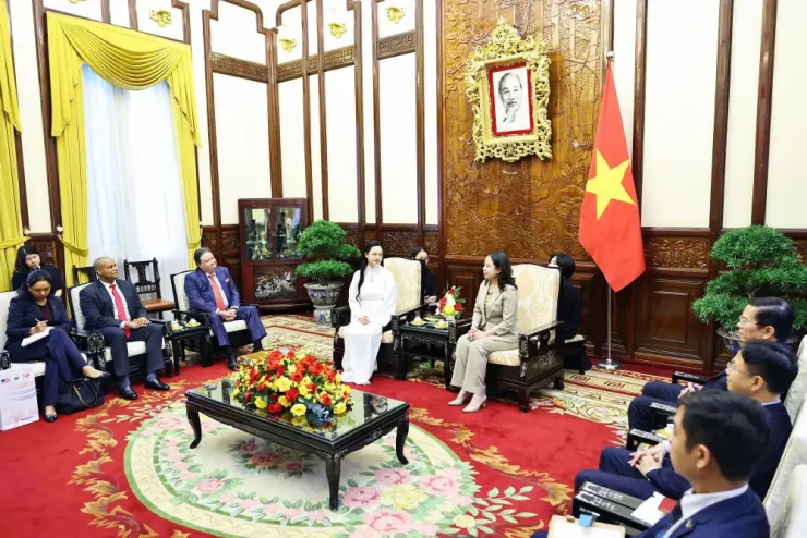 Cô Amanda Nguyễn chia sẻ niềm vinh dự và xúc động khi được trở thành người phụ nữ gốc Việt đầu tiên bay vào không gian, khẳng định mọi thành tích đạt được đều là nhờ nguồn cội Việt Nam mà cô luôn tự hào mang trong mình - Ảnh: VGP