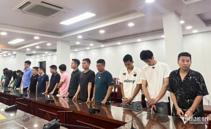 Các đối tượng bị bắt ở Viện Pháp y Tâm thần Trung ương. Ảnh: Tiến Dũng