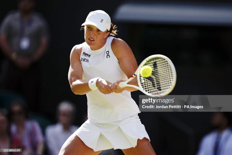 Video tennis Bencic - Swiatek: Tốc hành 72 phút, vé "vàng" về tay (Wimbledon)