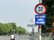 Lái xe từ tốc độ 50-60km/h giảm đột ngột xuống 30km/h: Dễ tai nạn, bị phạt nguội