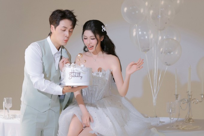 Thủy Anh hóa công chúa với váy đính kết trong bộ ảnh mừng sinh nhật cùng chồng, ca sĩ Đăng Khôi.