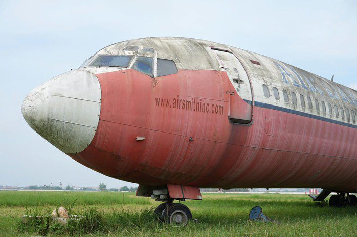 Cận cảnh máy bay Boeing bị "bỏ rơi" 18 năm tại Nội Bài - 8