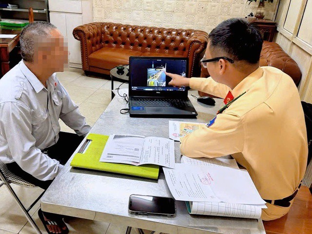 Tài xế điều khiển phương tiện quay đầu trên cầu Thăng Long làm việc tại cơ quan Công an.