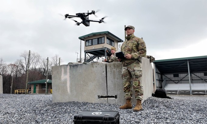 Binh sĩ Mỹ huấn luyện sử dụng drone tại bang Pennsylvania tháng 11/2024. Ảnh: US Army