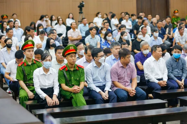 Các bị cáo tại phiên tòa.