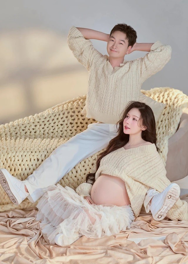 Sau 4 tháng kết hôn, Trọng Lân đã chia sẻ tin vui vợ anh đang mang thai con đầu lòng. Thời điểm nam diễn viên vào vai ông bố trên phim cũng là thời điểm biết tin vợ có bầu, đó là một cảm xúc thú vị của Trong Lân khi lần đầu được làm ông bố trong phim lẫn ngoài đời cùng lúc.