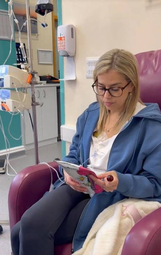 Charlie O'Brien hiện tiếp tục điều trị sau 9 đợt hóa trị. Ảnh: Mail