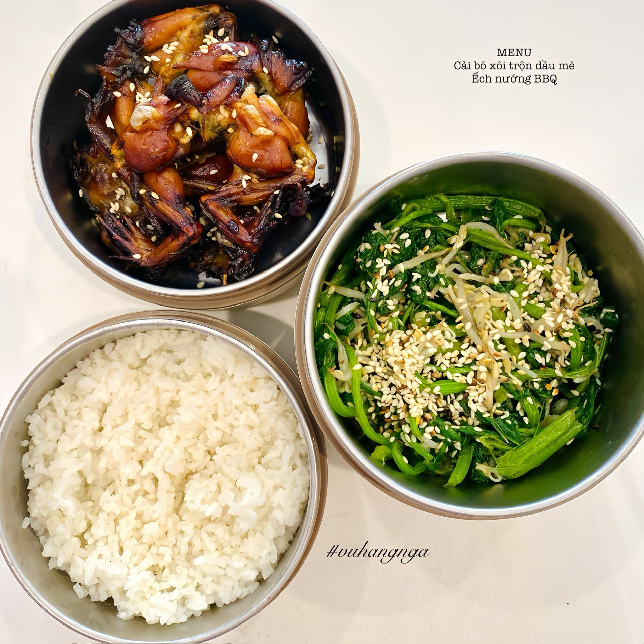 Ếch nướng BBQ - Cải bó xôi trộn dầu mè