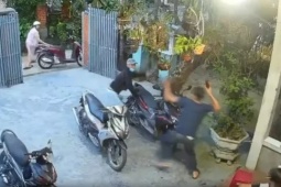 Huế: Đang ngồi trong sân thì bị tấn công tử vong