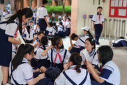 TP.HCM dự kiến cấm học sinh dùng điện thoại khi ở trường